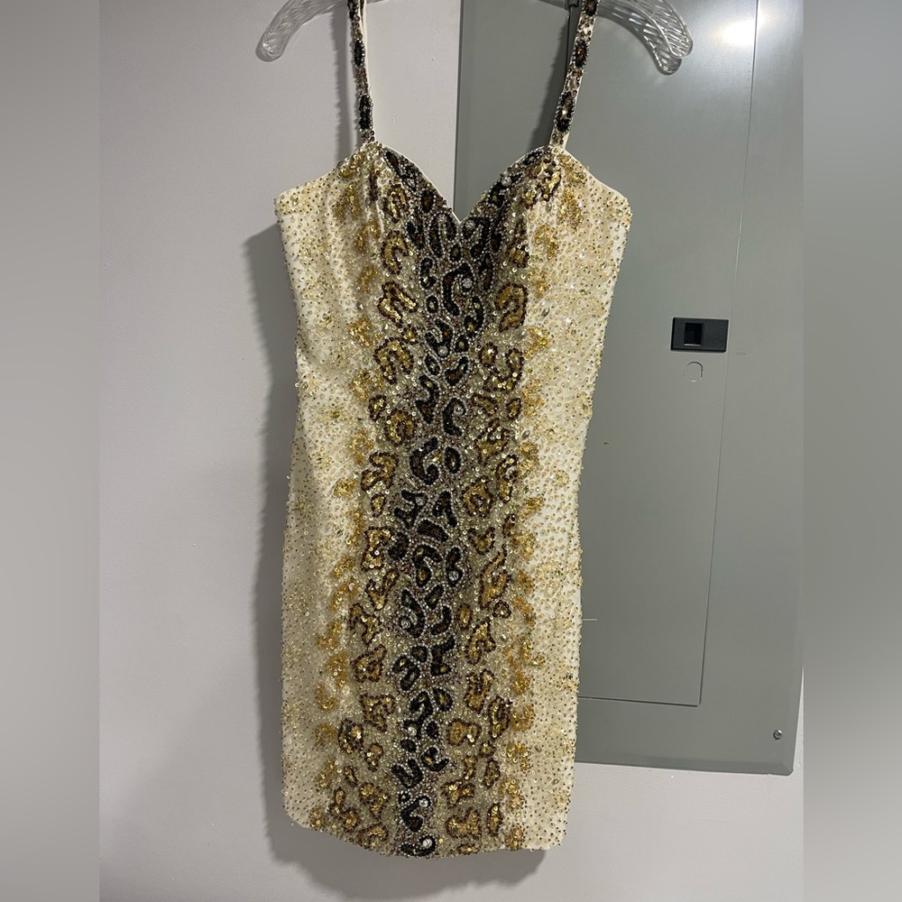 Beautiful dress for special occasion. Size 4,